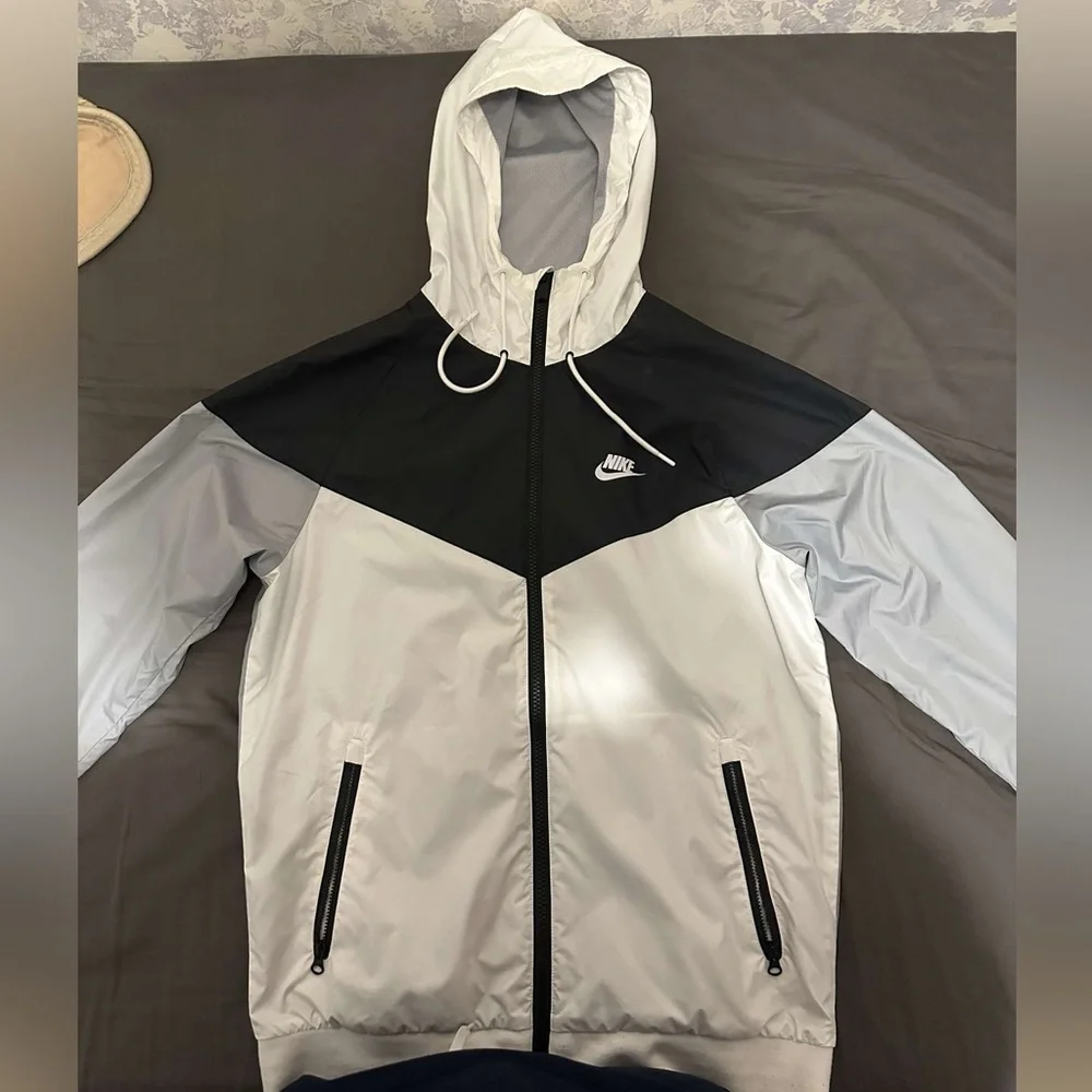 Nike Windbreaker - Picture 1 of 2